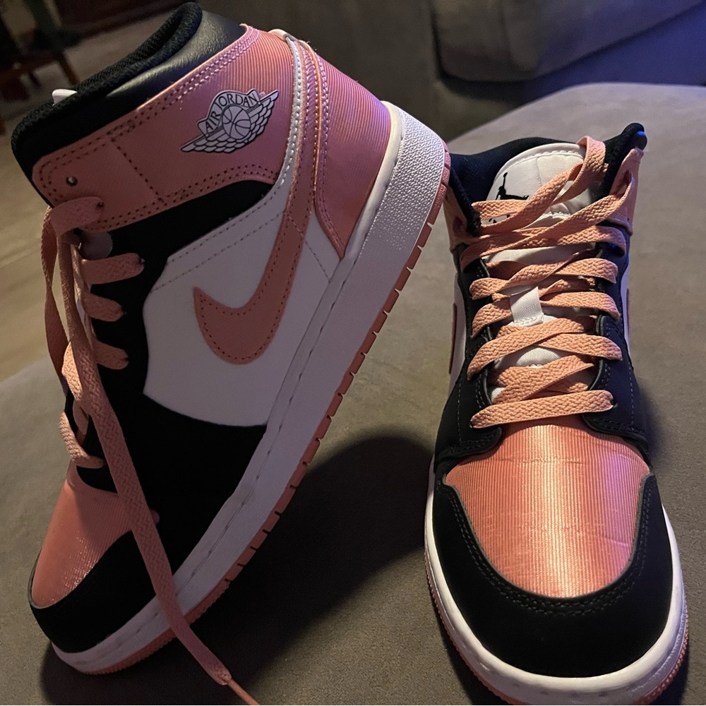 Nike Women's Black and Pink High-Top Sneakers